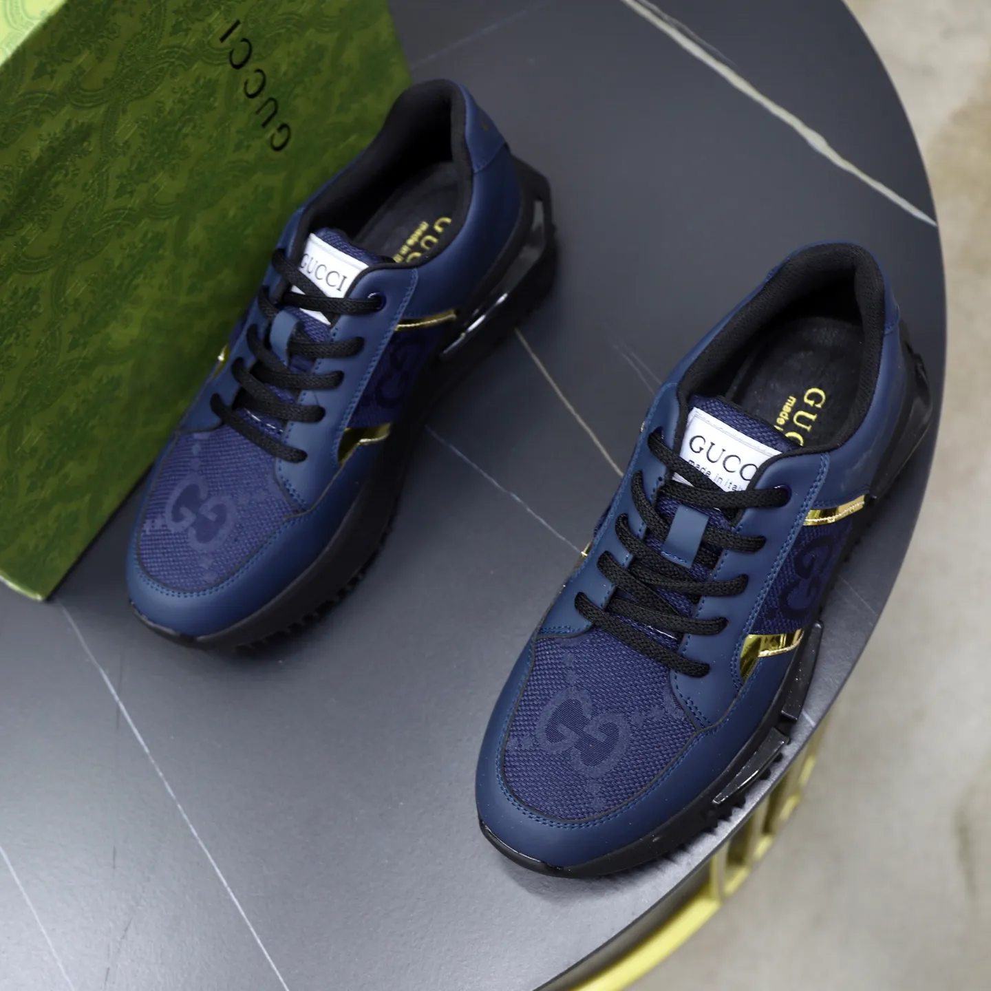 Ex-factory price: 462💰🙅‍♂️🙅‍♂️🙅‍♂️ Brand: GUCCI Standard code: 38-44 (45 customized) Grade: Same as the official website Material: Original material splicing Comfortable and breathable lining Lightweight and wear-resistant sports outsole Style category: Men's fashionable casual shoes Running sneakers Distinguished luxury brand elements Top luxury Color: actual picture color